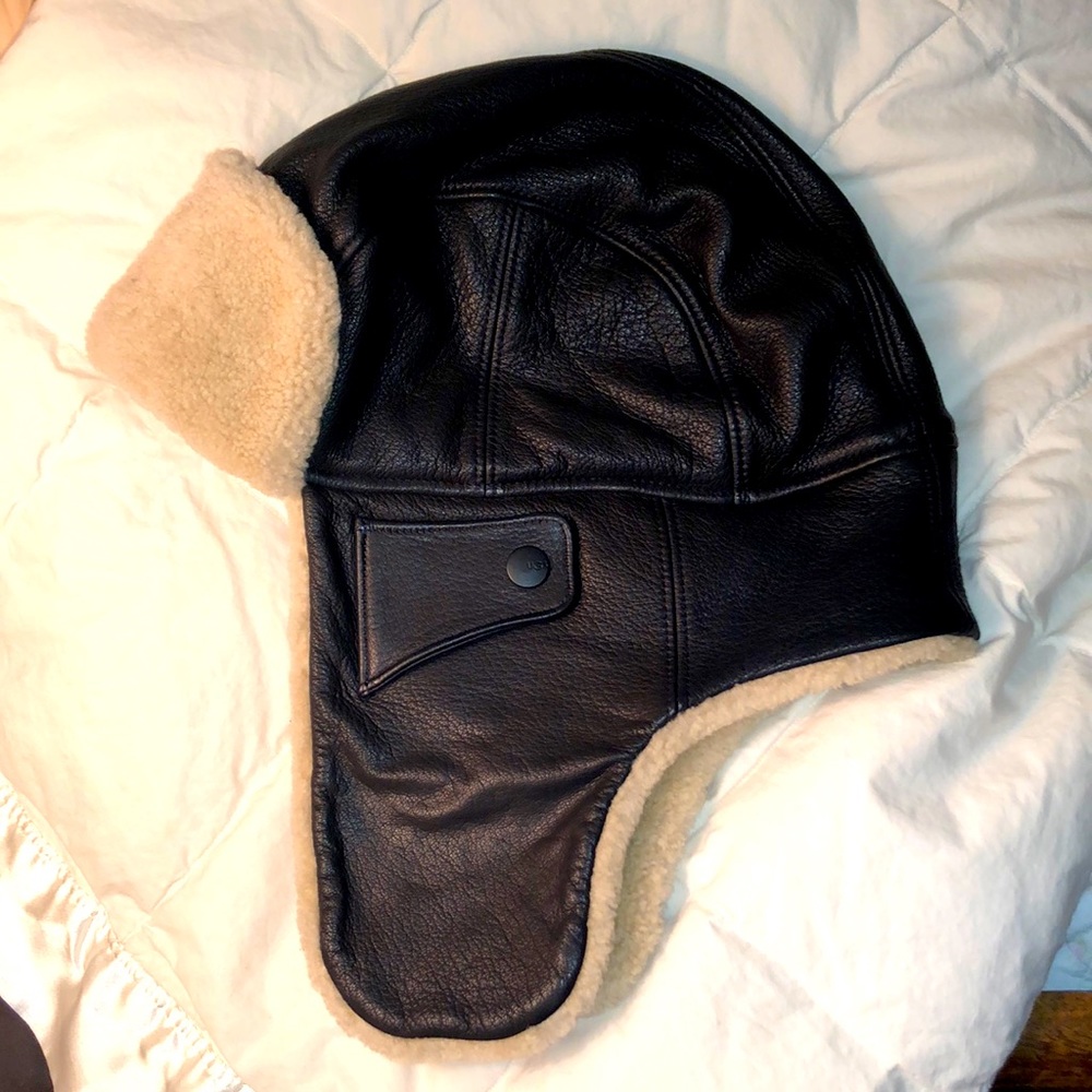 UGG leather fleece bomber hat L/XL